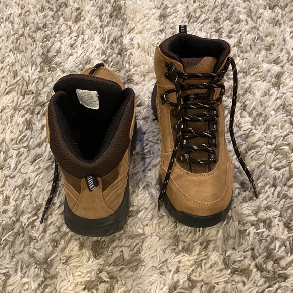 Cherokee brown hiking boot. Size 5 - Picture 10 of 11